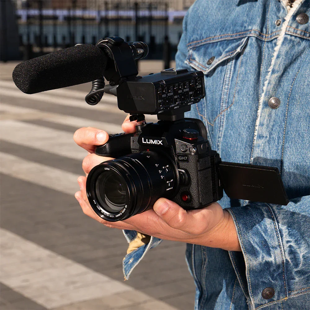 270-lumix-xlr-microphone-adaptor-dmw-xlr2-2.webp LUMIX XLR Microphone Adaptor DMW-XLR2