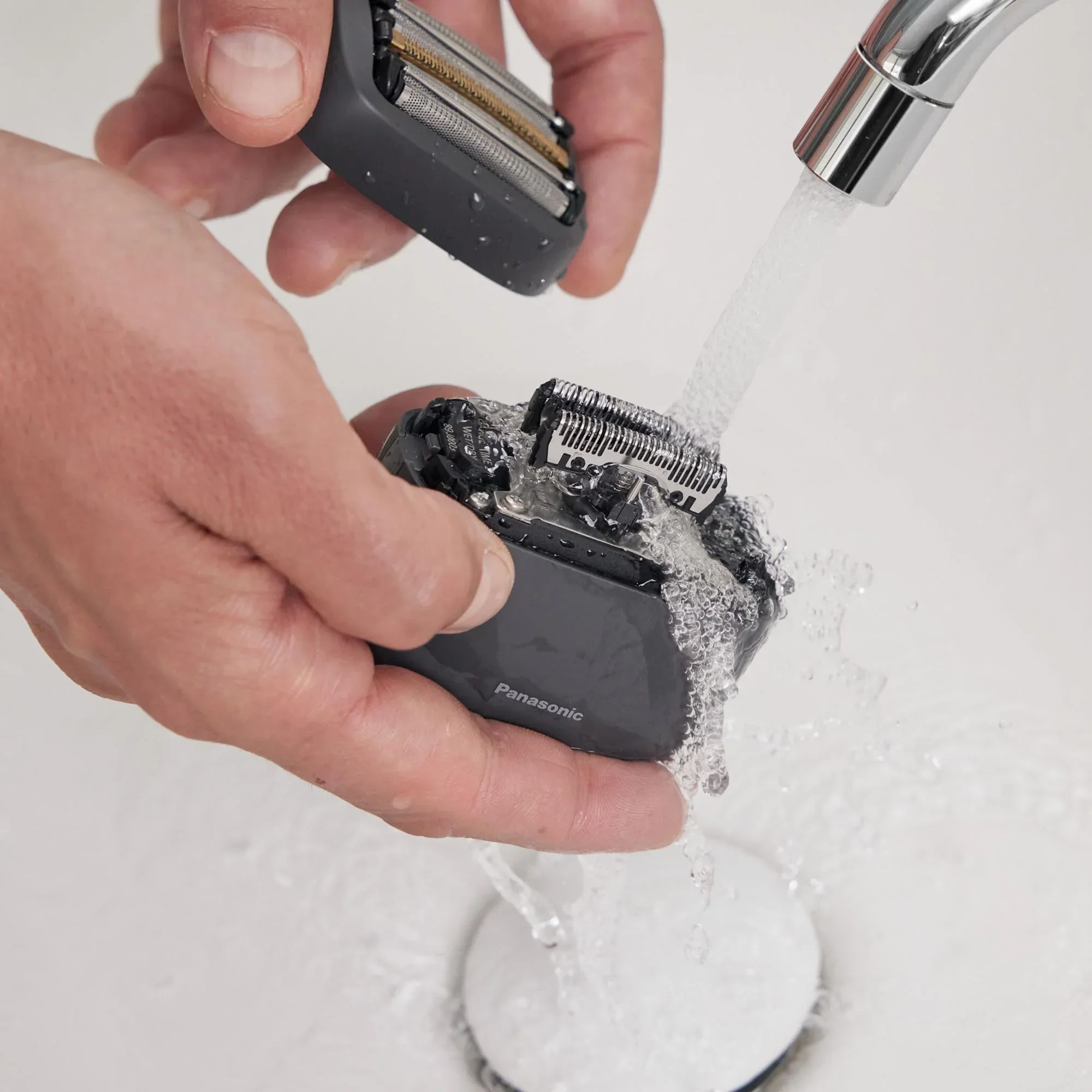 337-arc5-palm-sized-5-blade-electric-luxury-razor-27.webp ARC5 PALM-Sized 5-Blade Electric Luxury Razor