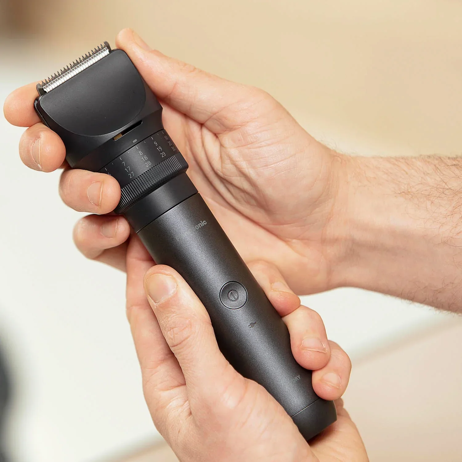367-multishape-beard-hair-body-trimmer-starter-kit-with-4-combs-1-30mm-4.webp MultiShape Beard, Hair & Body Trimmer Starter Kit with 4 Combs (1-30mm)