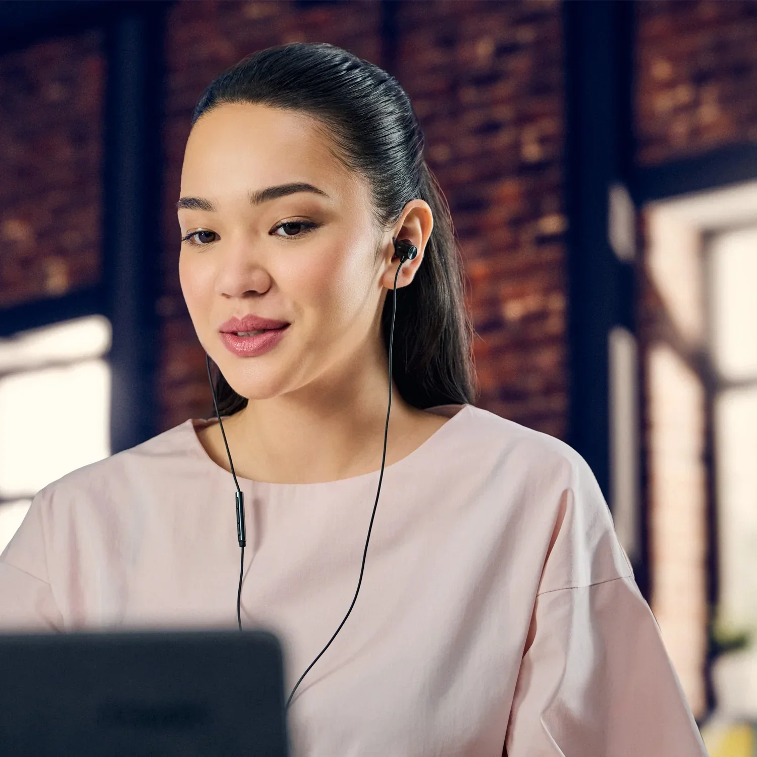 410-ergofit-in-ear-earbud-headphones-with-microphone-usb-c-compatible-7.webp ErgoFit In-Ear Earbud Headphones with Microphone, USB-C Compatible