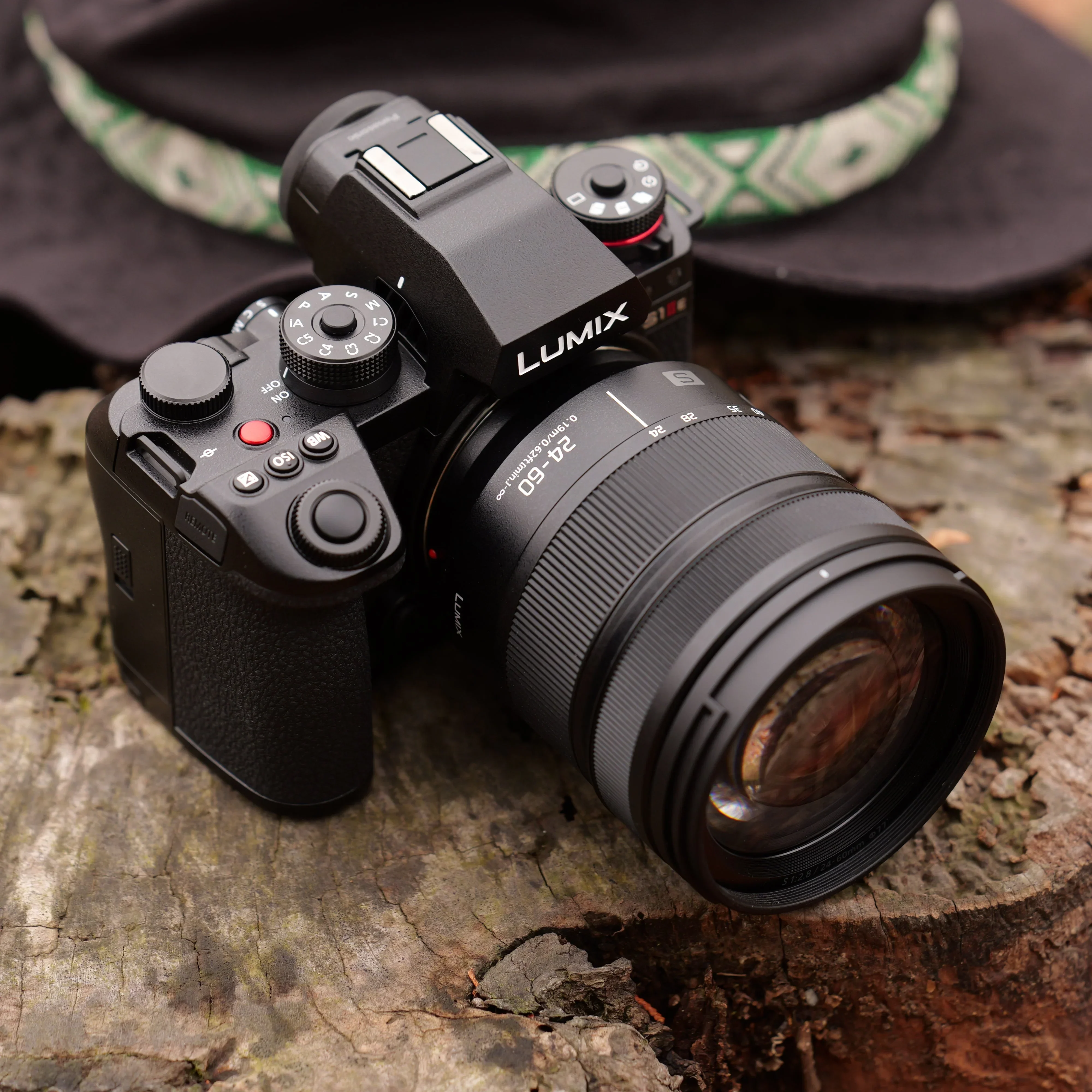 580-lumix-s-series-24-60mm-f2.8-l-mount-camera-lens-s-e2460-2.webp LUMIX S Series 24-60mm F2.8 L-Mount Camera Lens - S-E2460