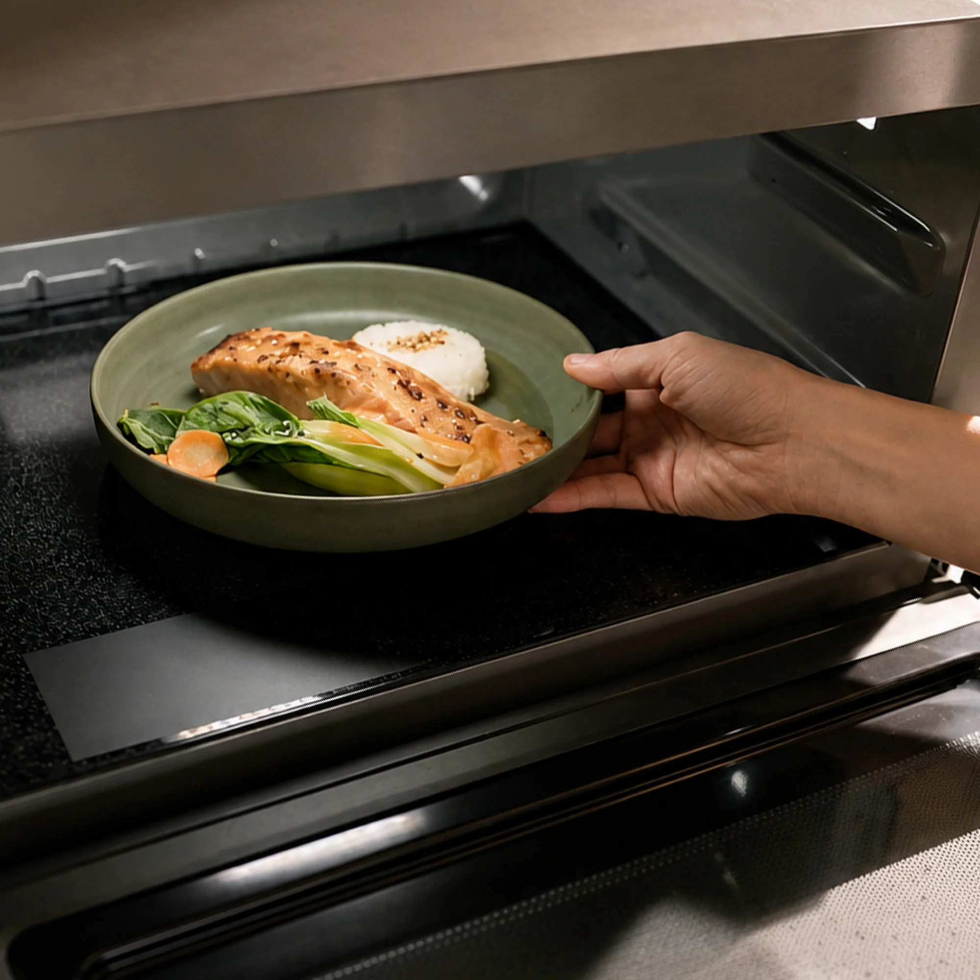1.0 cu.ft. Japanese Microwave with the Genius® Sensor 2.0 + Inverter Technology, 1200W - NN-SF57RM