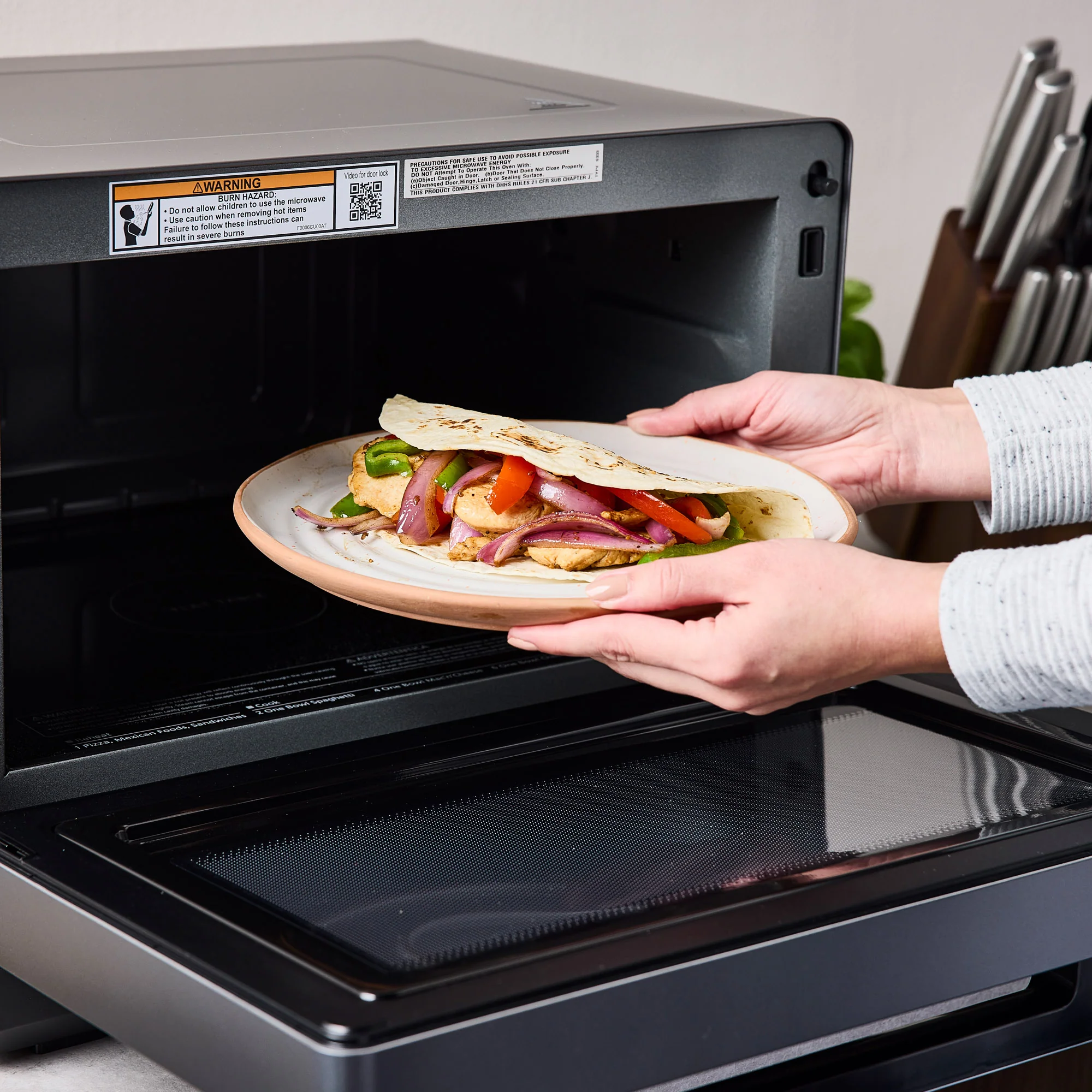 1.0 cu.ft. Japanese Microwave with the Genius® Sensor 2.0 + Inverter Technology, 1200W - NN-SF57RM