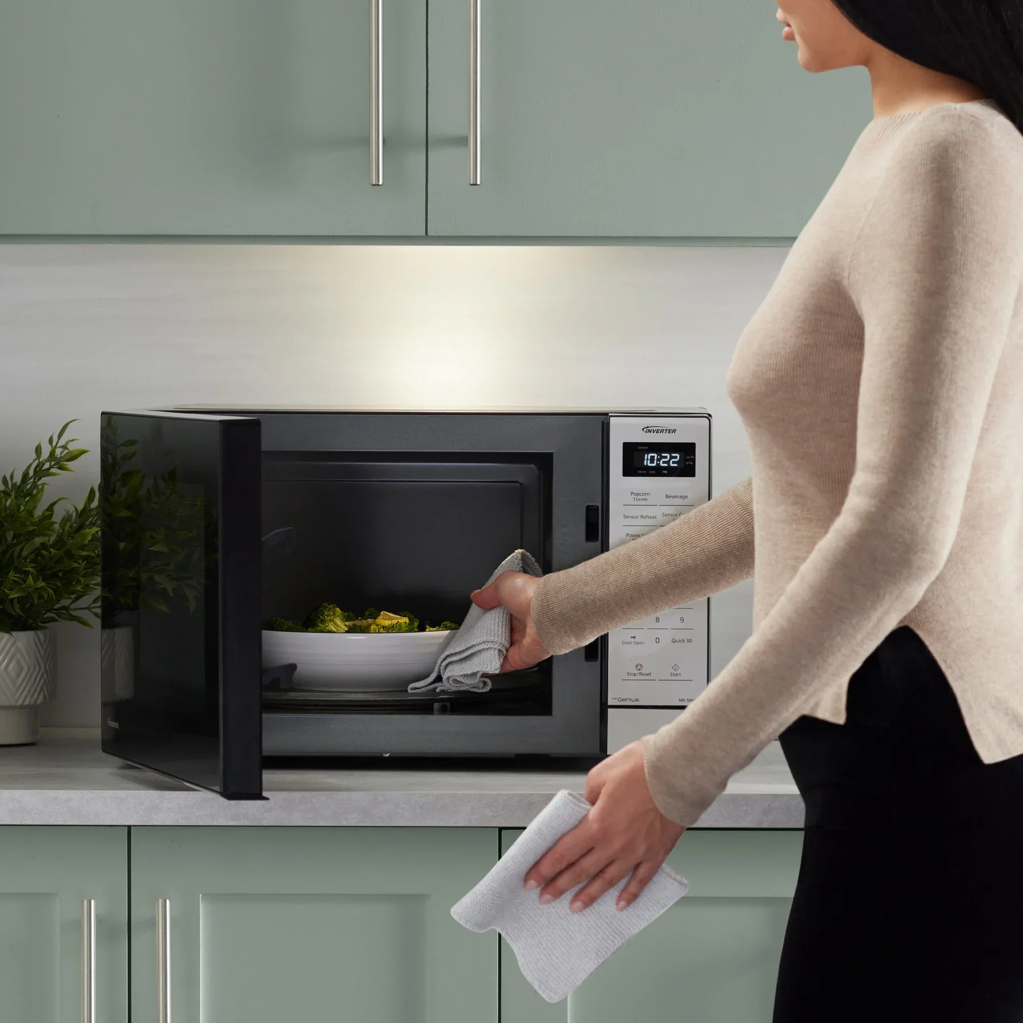 1.2 cu. ft. Inverter Microwave 1250W - NN-SN68QB
