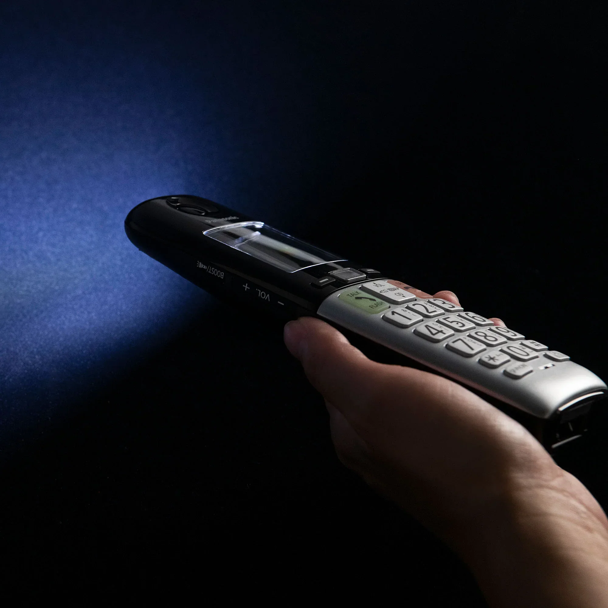 75-easy-to-use-cordless-phone-with-flashlight-and-quick-touch-dialing-kx-tgu4-series-4.webp Easy-to-Use Cordless Phone with Flashlight and Quick-Touch Dialing - KX-TGU4 Series