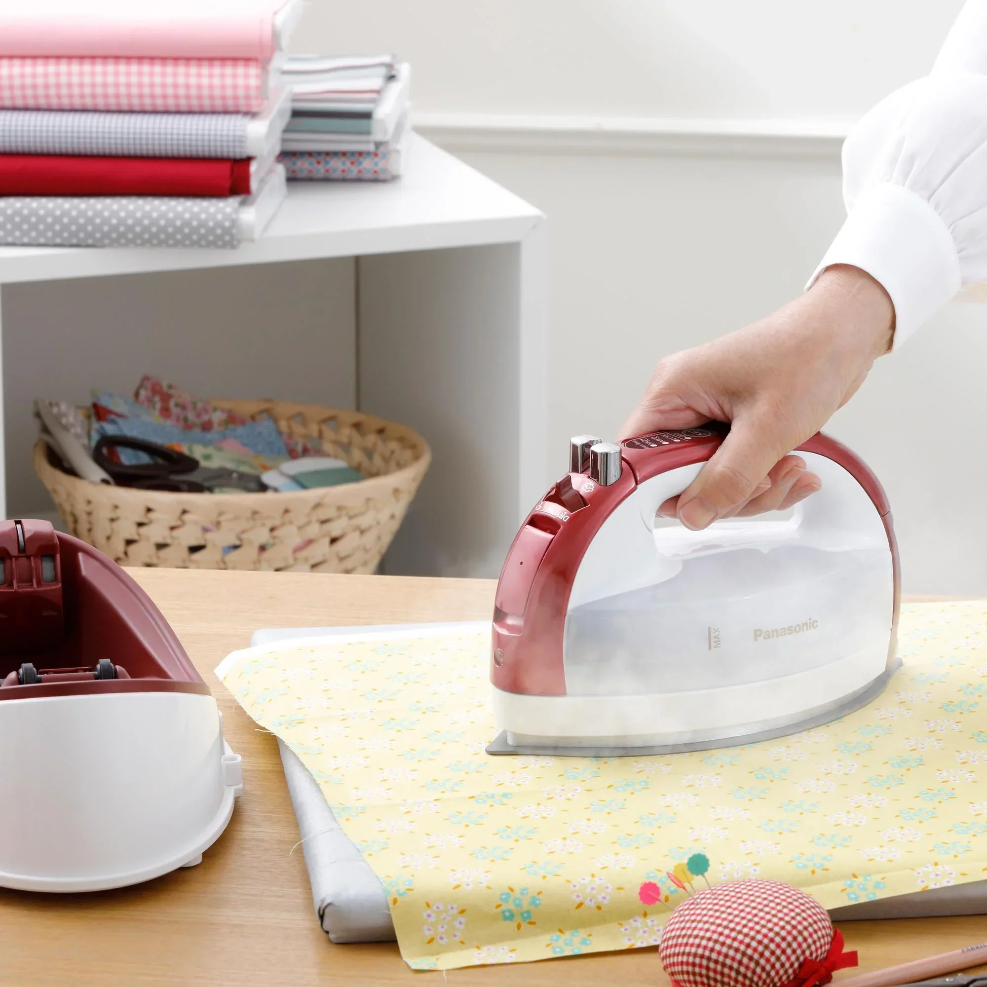 Cordless Steam/Dry Iron, 1700W Wide Ceramic Plate